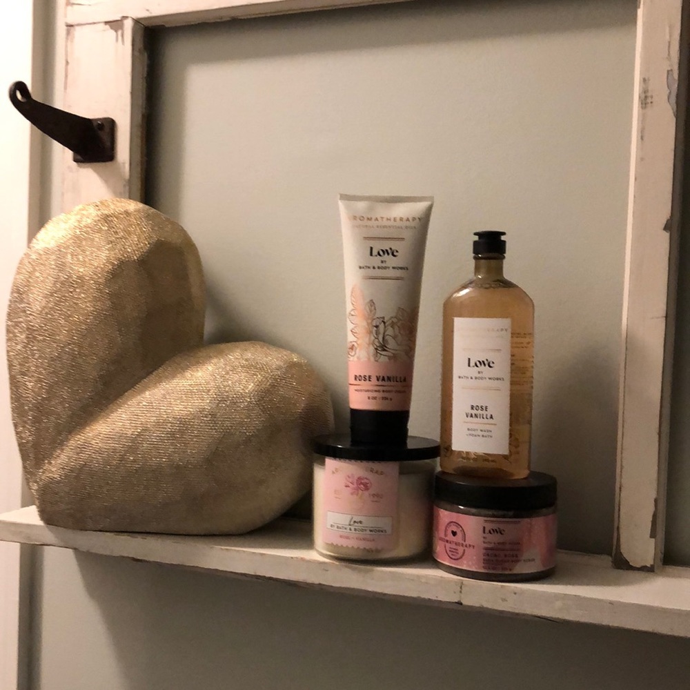 Aromatherapy LOVE ROSE + VANILLA BODY WASH FOAM BATH Bath & Body Works